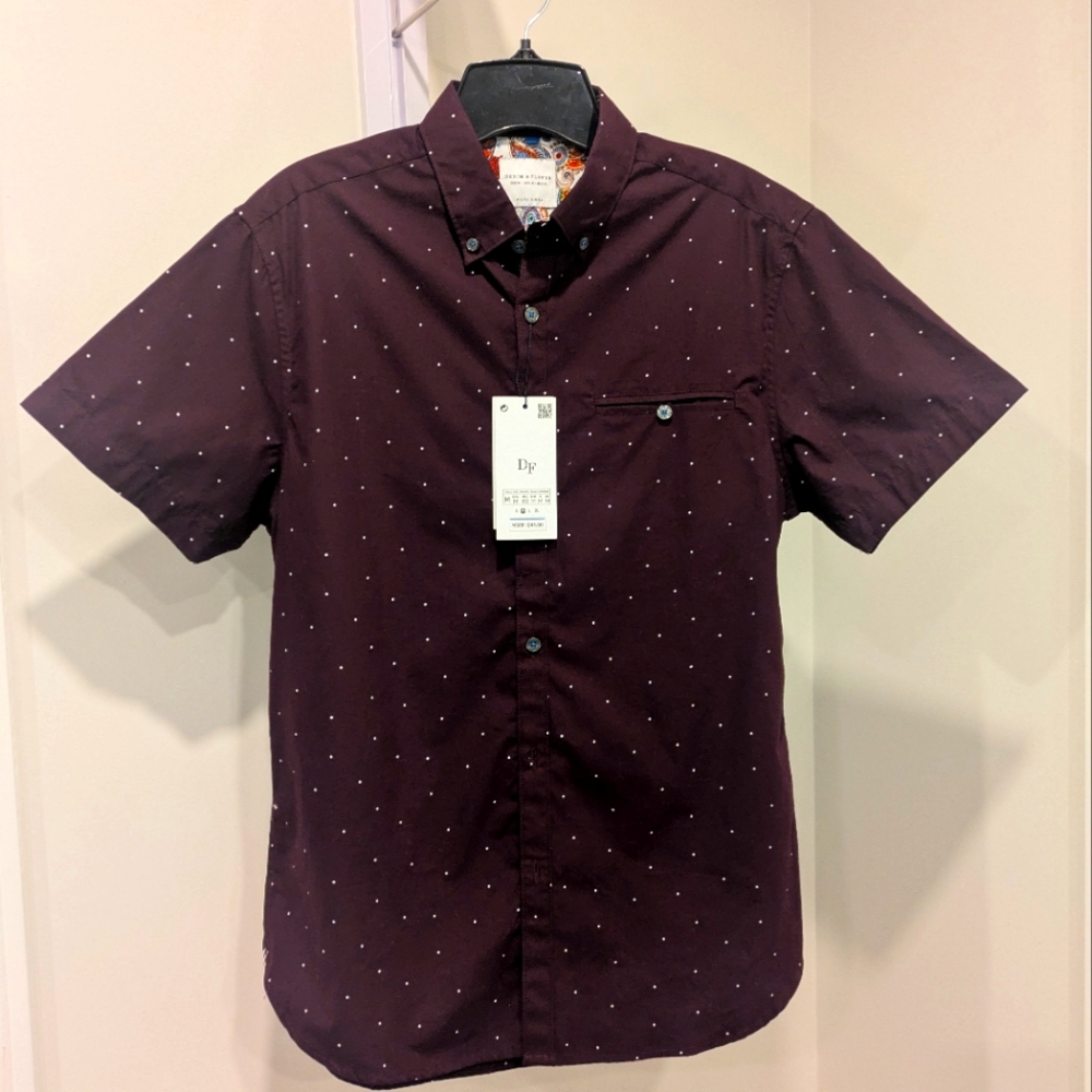 NWT Denim & Flower burgundy short sleeve button down shirt, size medium